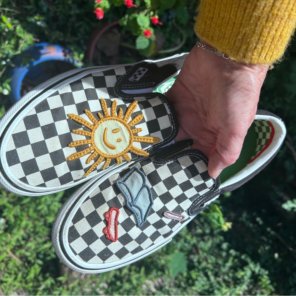 W's Sz 9- Men's 7.5 -Van’s Sneaker Off Wall Sunshine Books Skateboarding Slip On